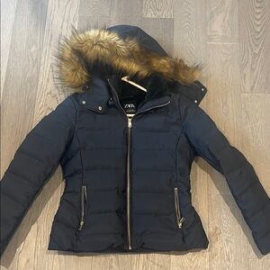Zara Women's Black Puffer Coat with Faux Fur Trim
